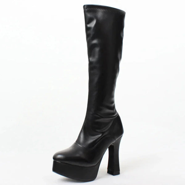 5 façons de porter des bottes hautes cet été avec style