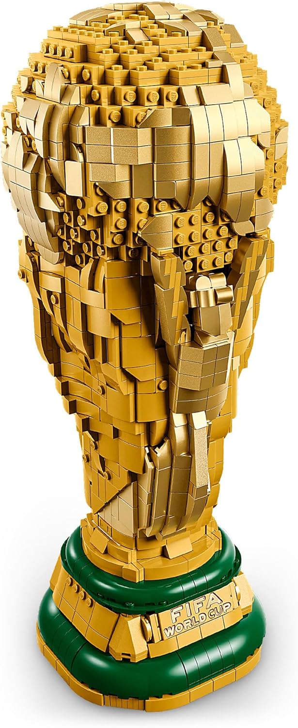 LEGO Editions Trophée Officiel de la Coupe du Monde de la FIFA - Jouet 3D - Maquette DIY avec Minifigurine Collector - Cadeau Football pour Garçon, Fille dès 12 Ans ou Adulte Fan de Sport 43020