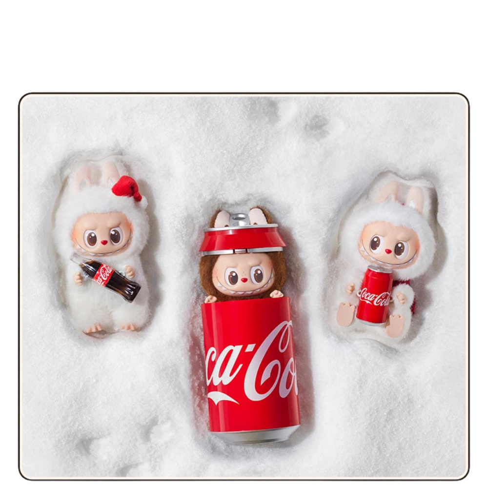 labubu blanc associé à coca cola diverses positions editions collector