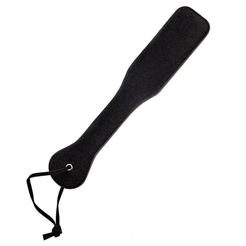 Fouet bondage en cuir noir, lanière plate avec anneau et cordelette d’attache