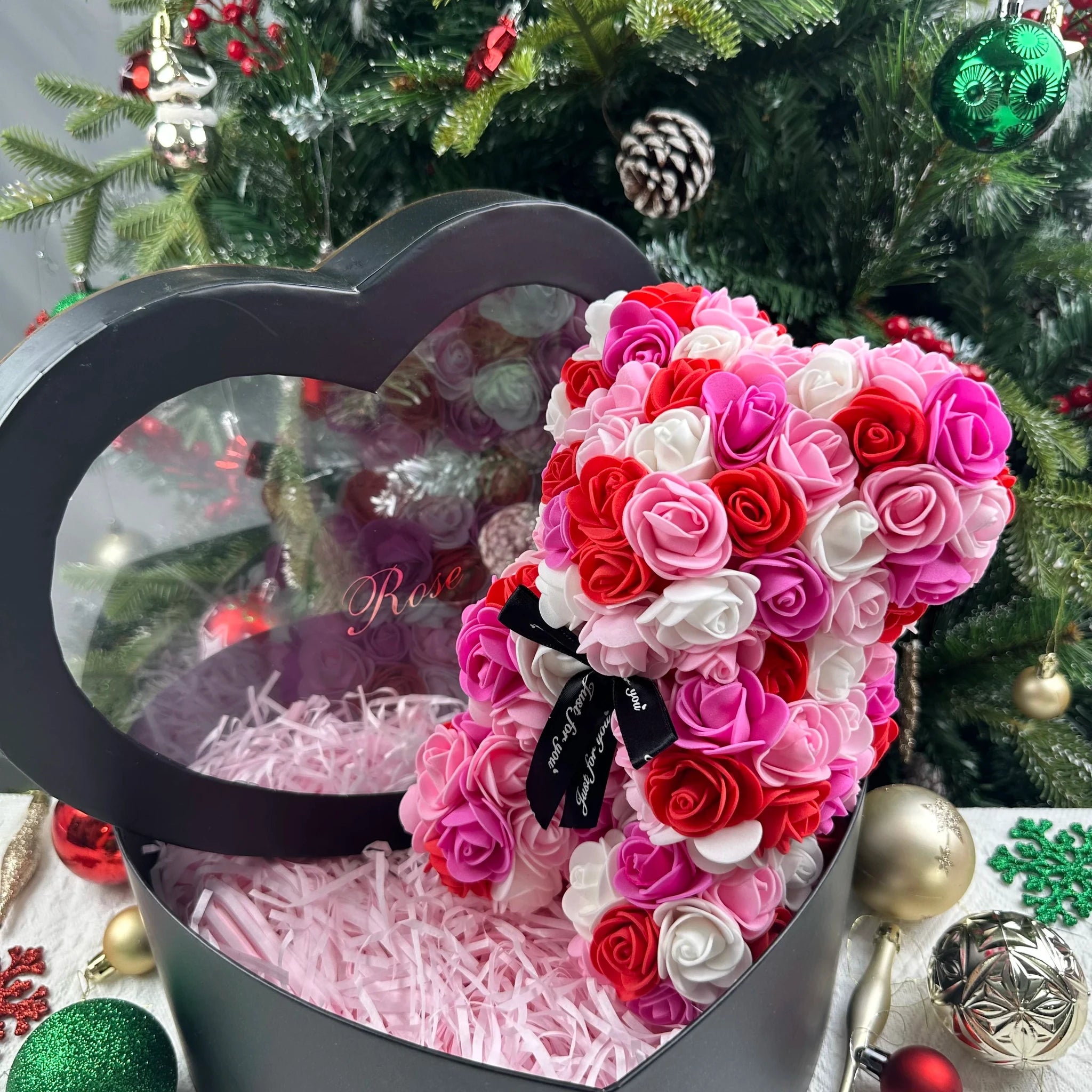 Ourson en roses éternelles avec boîte – 25 cm
