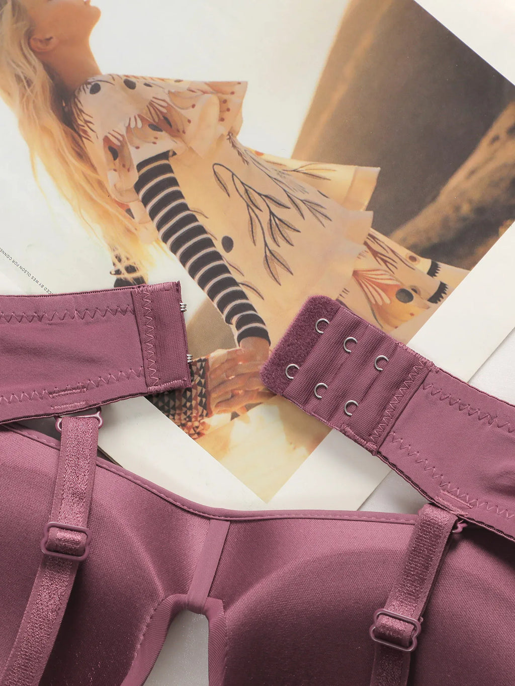 Les Secrets de Léa Lingerie Dentelle Sans Fil Mauve