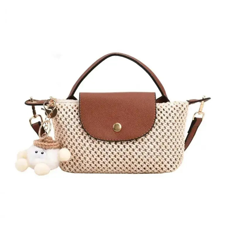 Sac à bandoulière tressé en paille naturelle avec rabat en cuir brun, petit sac seau pour plage.