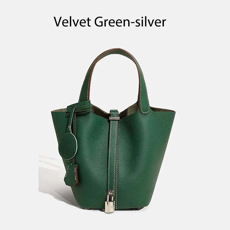 Sac à main seau en cuir véritable Mendy, vert émeraude, poignées courtes et fermoir argenté