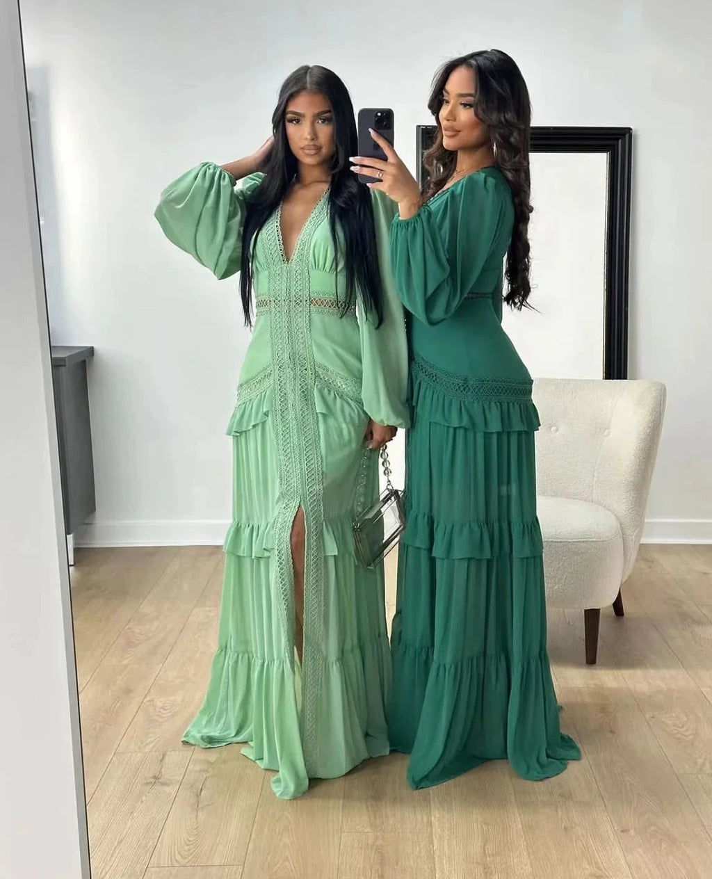 Robe longue ajourée col V taille empire manches lanternes