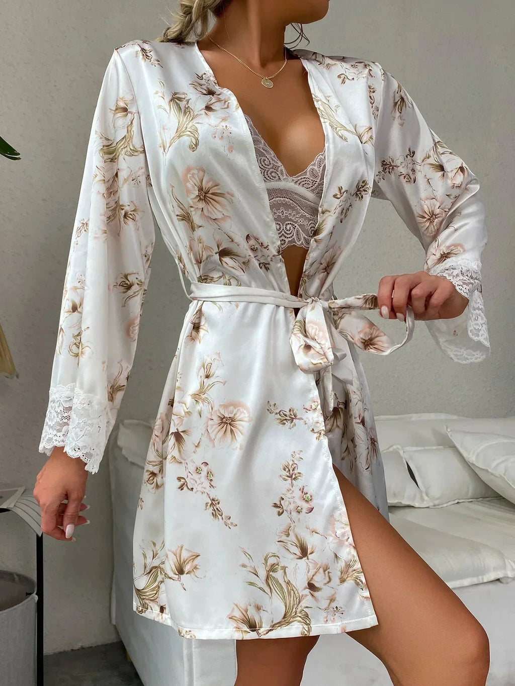 Les Secrets de Léa – Pyjama satin dentelle imprimé floral avec kimono – Laly