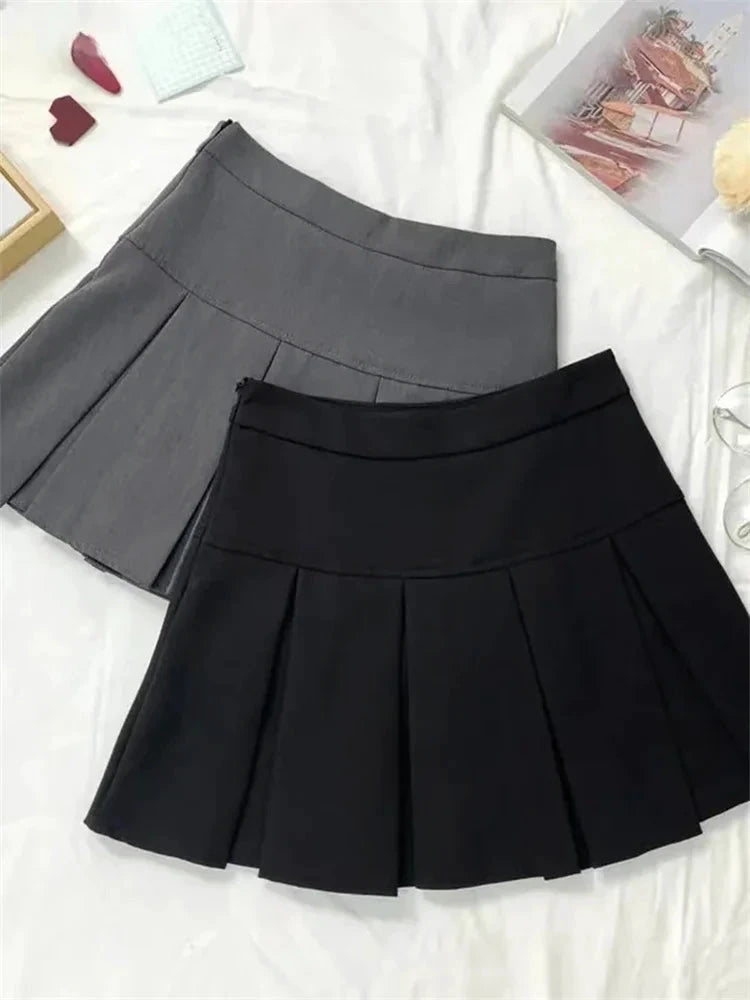 Jupe plissée – Mini Skirt, gris et noir, 2 pièces visibles, LSDLBoutique