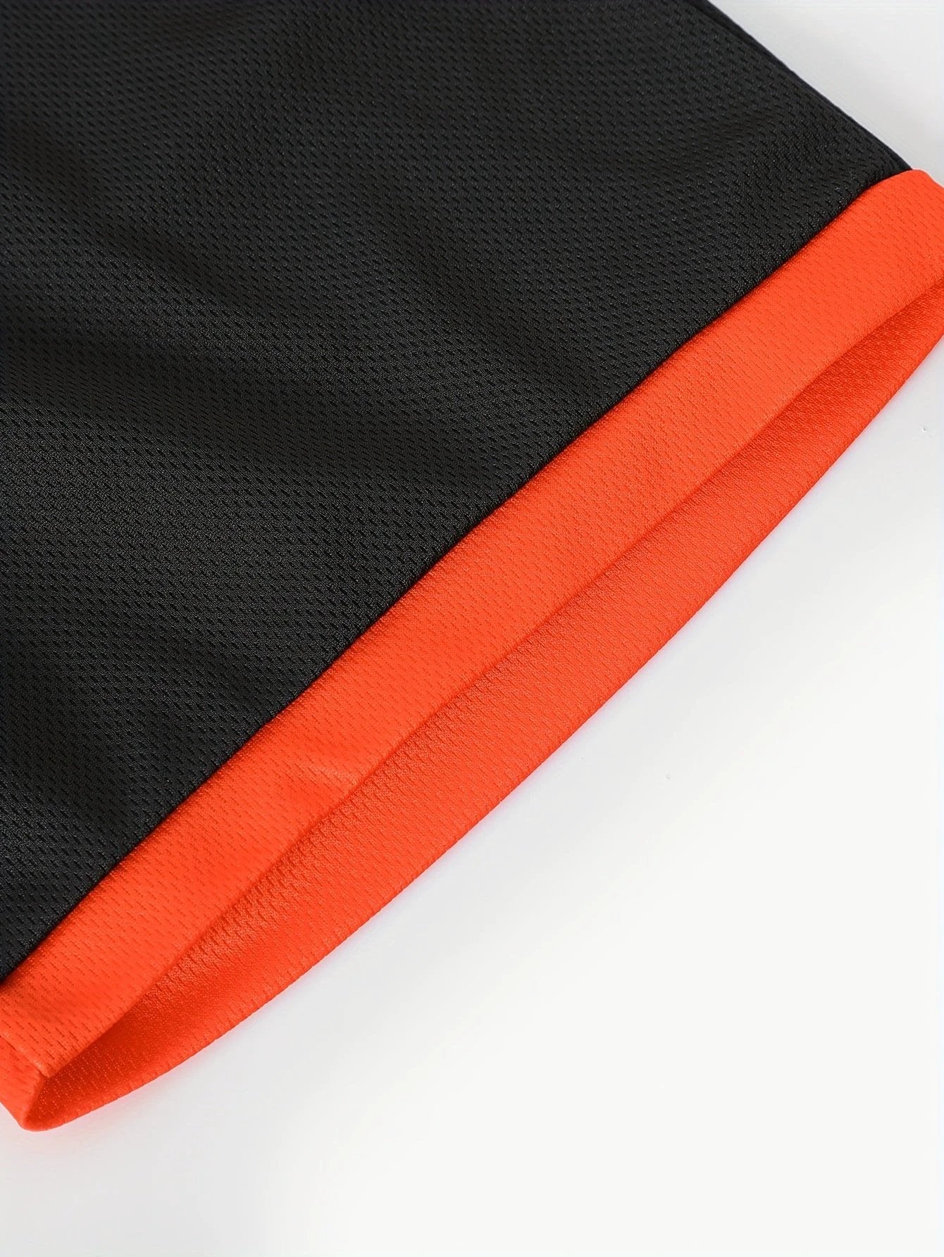 Ensemble maillot et short de football pour enfant personnalisable – noir et orange