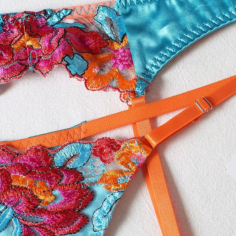 Ensemble lingerie dentelle florale brodée 3 pièces – Vahinée